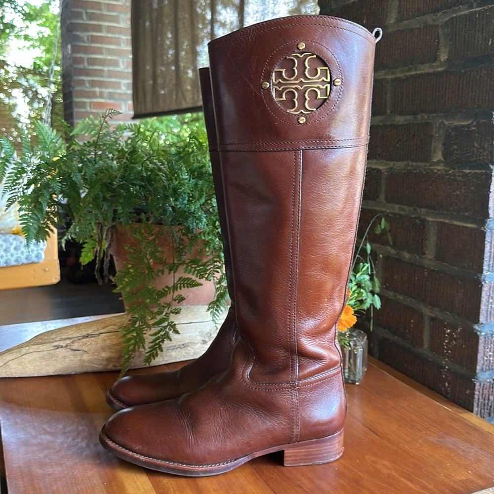 Tory Burch Kieran gold logo brown leather tall equestrian/riding boots. Size 6.5 - Picture 2 of 15